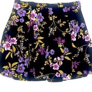 Susan Graver Colorful Floral Printed
Stretchy Flared Women's Size L Skirt Skort